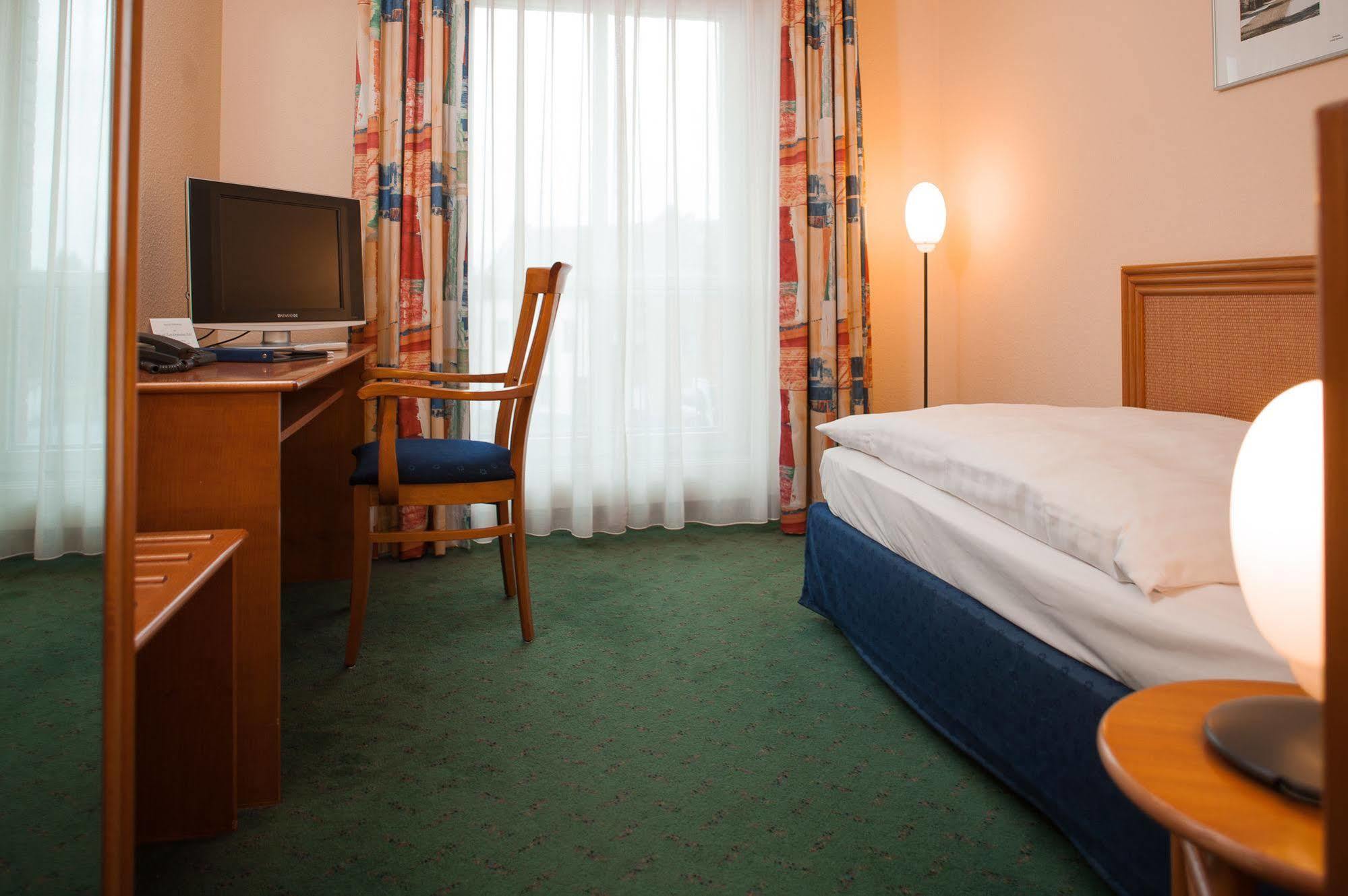Hotel Zum Deutschen Eck Meerbusch Exterior foto
